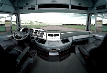 五颜六色的欧曼gtl牵引车