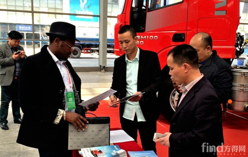 3月29日，红岩杰狮亮相西安国际商用车博览会