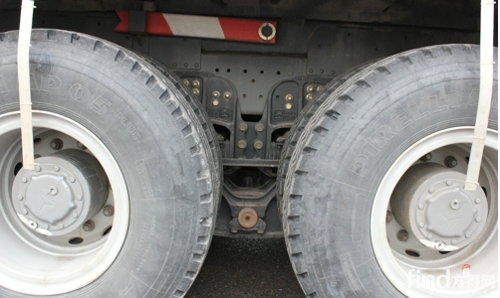 搭载在中国重汽重型卡车上的瀚瑞森橡胶悬架