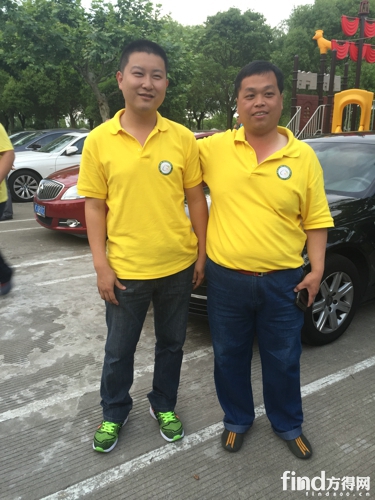 来自天津公交的参赛选手郭师傅（右）及队友