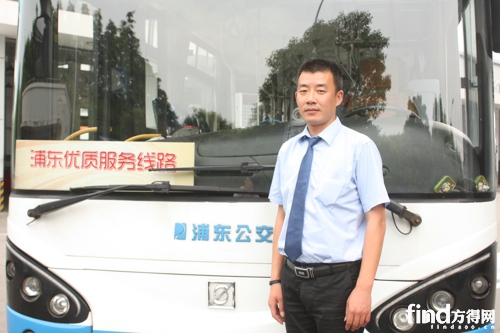 2-代表上海市参赛的浦东公交杨高公司驾驶员连麟，取得全国公交驾驶员节能技术大赛——12米自动档排名第一的好成绩
