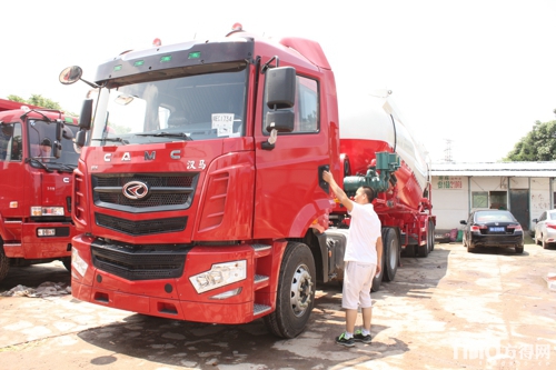 土豪哥3年赚俩大货车! 致富真有一套_方得