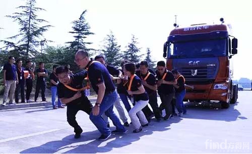 公司管理团队率先垂范,聚力拉动卡车