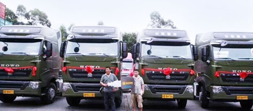 获司机认可 中国重汽豪沃T7H批量交车深圳物