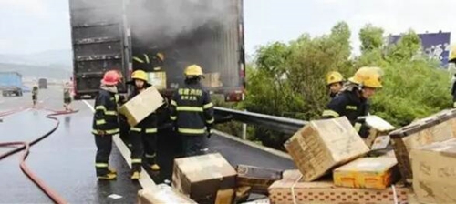 熬夜剁手终成灰,盘点2015那些失火的快递车_