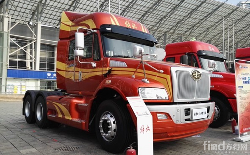 解放金陆载货及长头卡车郑州亮相 现场订车8辆