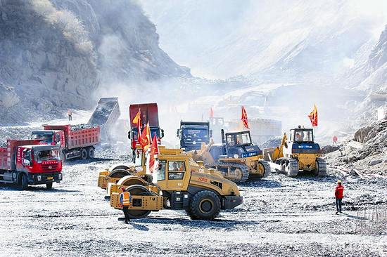 上汽依维柯维修工王波被点赞服务英雄_方得