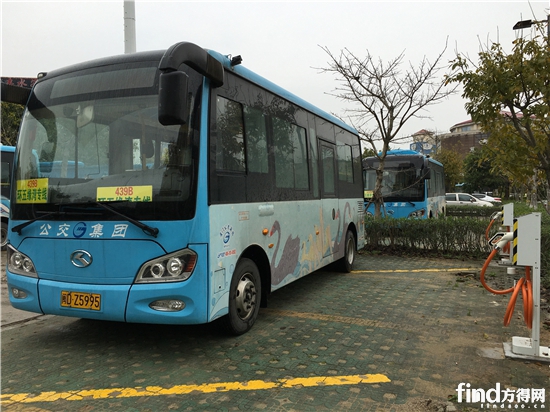 5-充电桩就设在停车站场，很便利