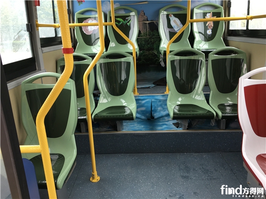 9-车内空间挺大，不压抑