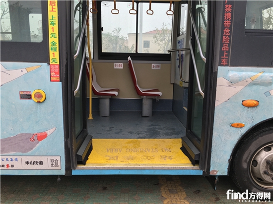 10-采用平地板，上下车方便