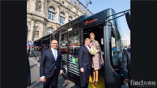 3 荷兰国王夫妇在巴黎亲自体验金旅客车