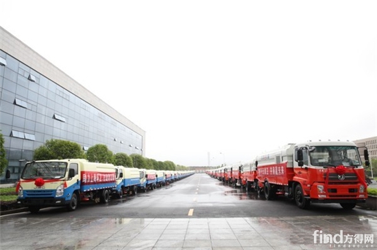 中联重科环卫车辆整齐排列 即将奔赴天津、上海