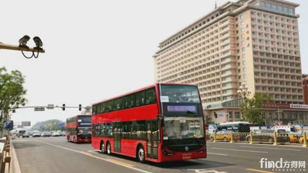 银隆钛酸锂双层纯电动大巴驶进北京！