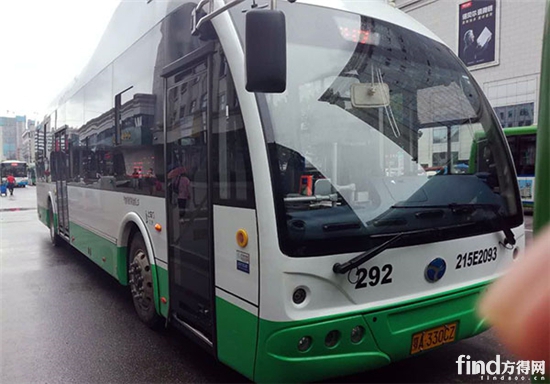大雨期间探访武汉纯电动公交车 到底能跑不能