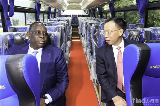 塞内加尔总统萨勒试乘海格客车 (2)