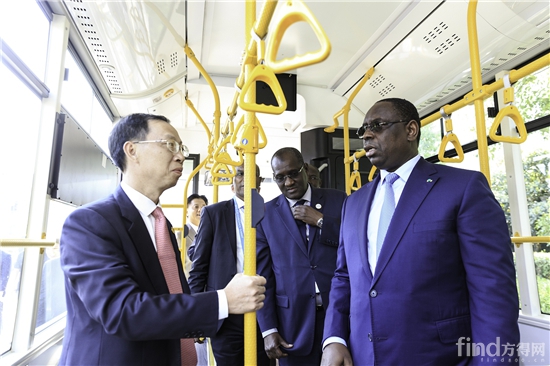 塞内加尔总统萨勒试乘海格客车