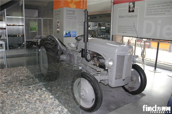 这台拖拉机是乌尼莫克的鼻祖，由乌尼莫克创始人弗里德里希设计制造 (1)2