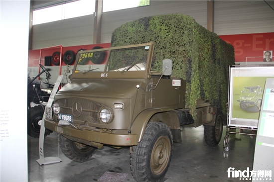 1955年生产的乌尼莫克404系列越野军用卡车，当时被德国和其他欧洲国家军方大量采购
