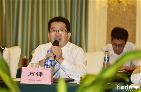 江淮汽车康铃营销公司副总经理万锋接受采访