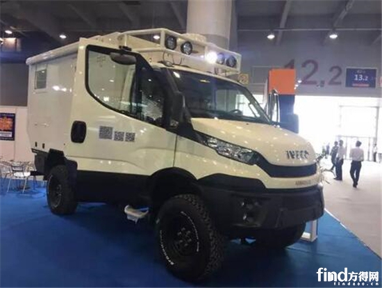 Eurocargo改装的消防车凸显了Eurocargo卓越的环保性、燃油经济性和操控性;Stralis Hi-Way高性能卡车在效率、质量和客户价值方面树立了重型卡车领域的新标准。 中国区业务负责人Tommaso Croce先生在车展期间提到:“中国市场一直是依维柯全球重要的战略市场之一。在当前经济形势下,中国的商用车市场正在经历快速变革。依维柯将持续引入最新技术,开发适应中国交通运输行业的解决方案,加强销售服务网络建设,提升品牌体验,为客户提供创新、服务和成本优势相结合的最佳解决方案。&rd