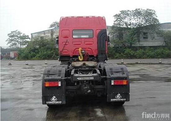 自重7.8吨 东风柳汽6X4大单胎牵引车曝光_方得