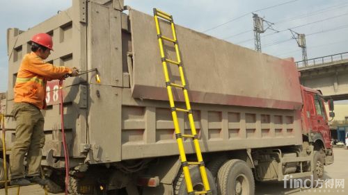 滨州交警严查超载 集中切割栏板加高货车_方得