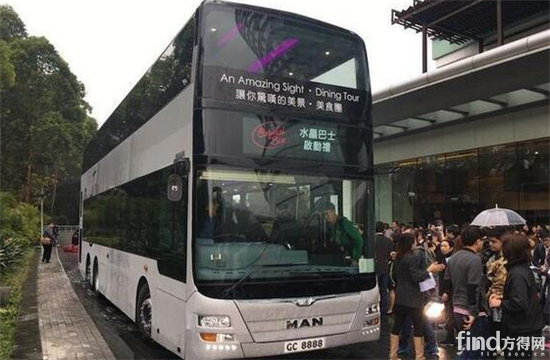 香港首辆水晶巴士登场