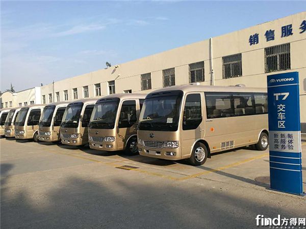 宇通厂区内停放的T7