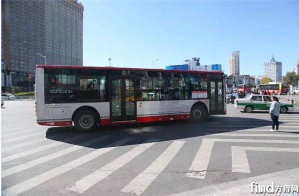 齐齐哈尔街头运营中的申龙SLK6109纯电动城市客车