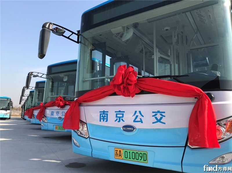 200辆南京金龙纯电动公交车率先交付南京公交集团 (4)
