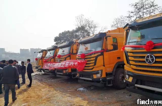 15辆大运N8V渣土车交付客户 (2)