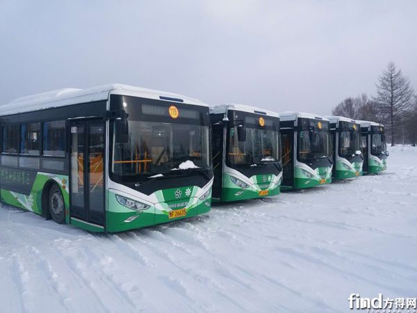 阿尔山公交—雪地上静候的银隆纯电动车