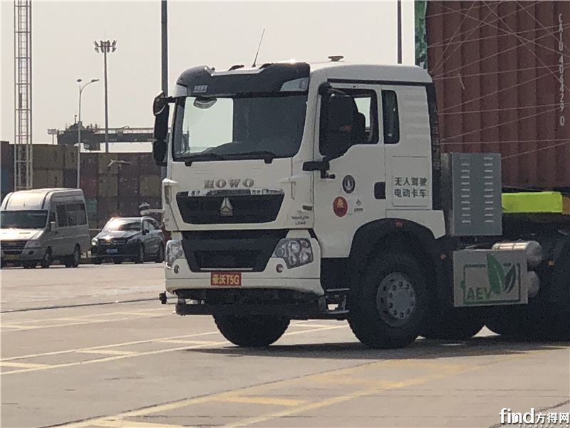 全球首台无人驾驶电动卡车港口试运营 (2)