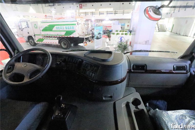 【详拍】纯电动牵引车"领军重卡"大运e8