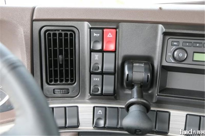 多项升级优化 图解2018款乘龙H7驾驶室10