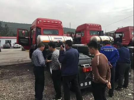 数百辆中国重汽车辆交客户使用 (3)