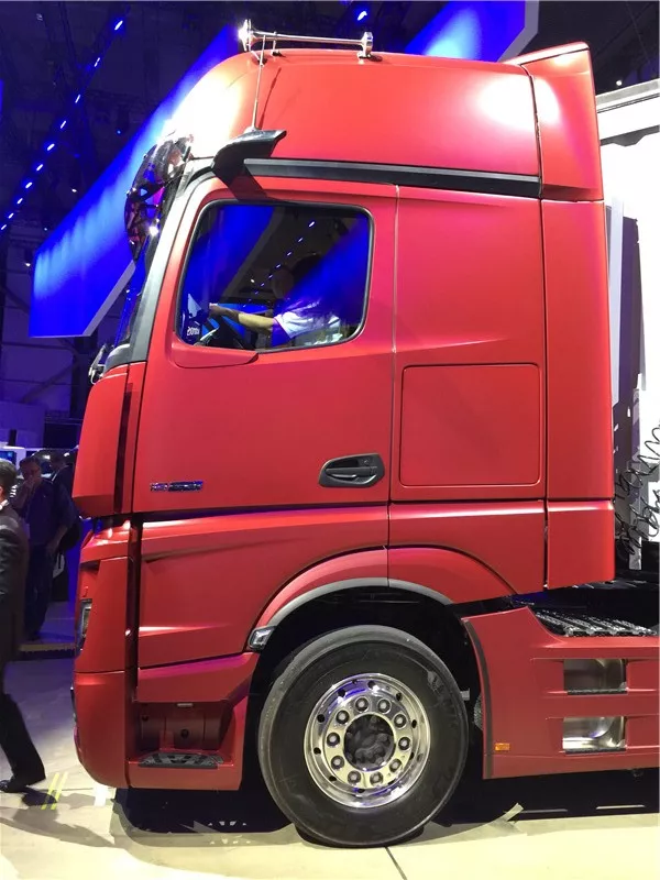 为什么说奔驰新Actros 解决了开车最怕和最想的事情？ (6)