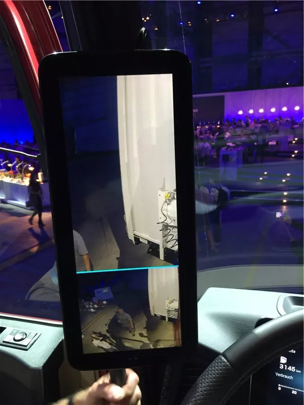 为什么说奔驰新Actros 解决了开车最怕和最想的事情？ (7)
