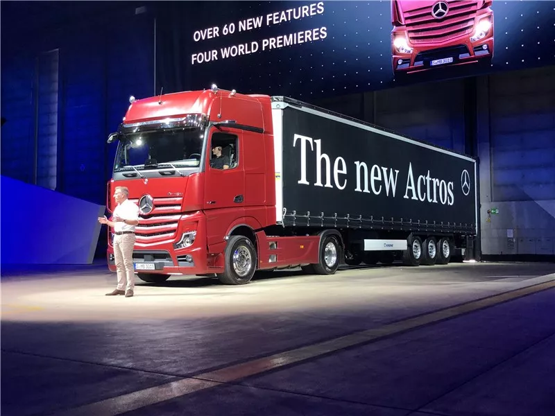 为什么说奔驰新Actros 解决了开车最怕和最想的事情？ (11)