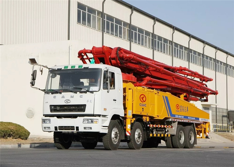 星马专汽“56米长臂架式高端混凝土泵车”  (1)