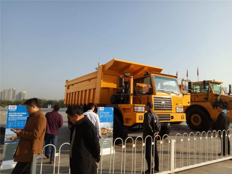 徐工XG90非公路宽体自卸车出战2018中国国际矿业大会 (2)