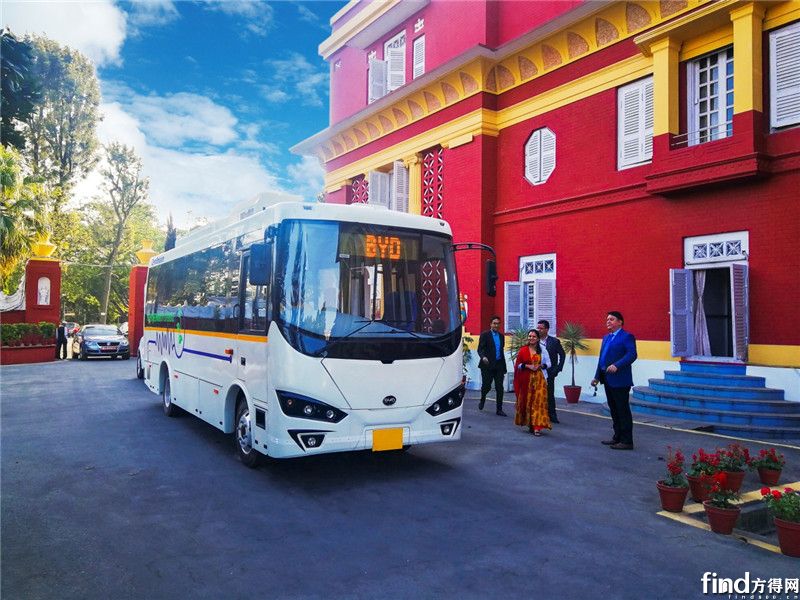 比亚迪向尼泊尔交付纯电动巴士 (1)