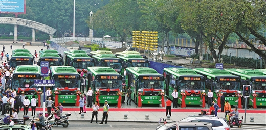 桂平市35辆新能源智慧公交车投入运行