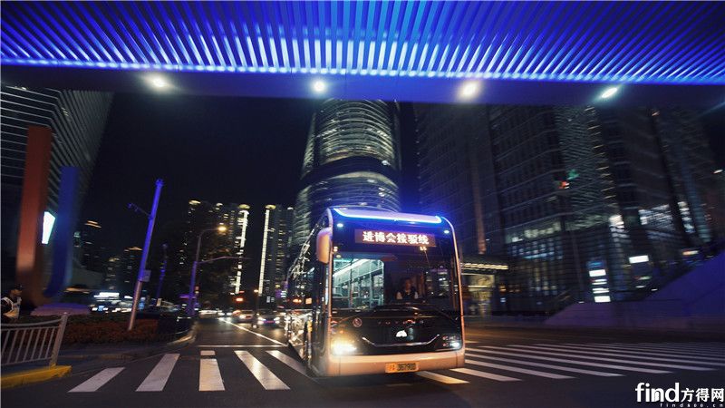 迎进博，宇通智能网联纯电动公交为上海美好出行而来 (2)