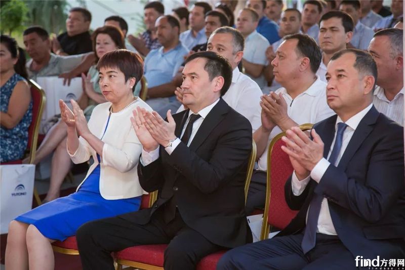 总统督办乌兹别克最大批量168台宇通大巴成功交付2