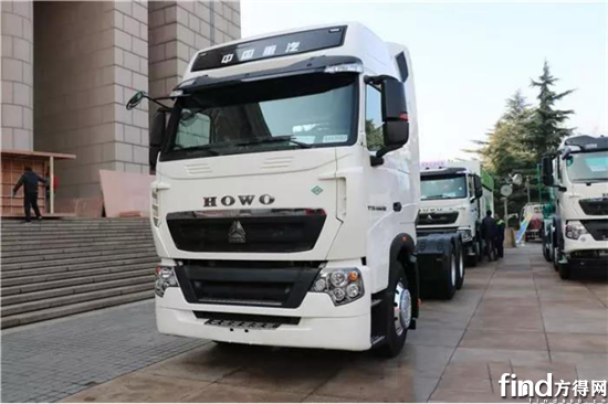 豪沃T7H 440马力国六燃气牵引车