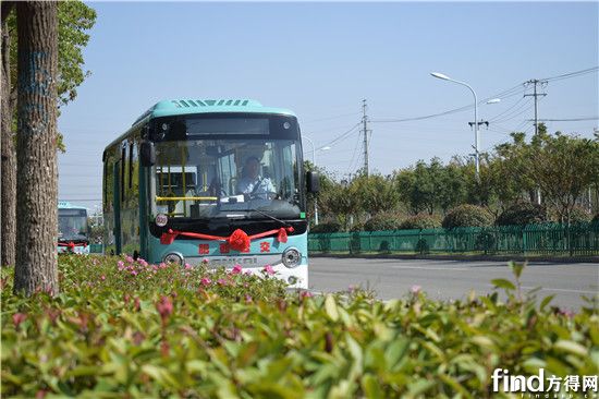 低碳环保的绿色公交