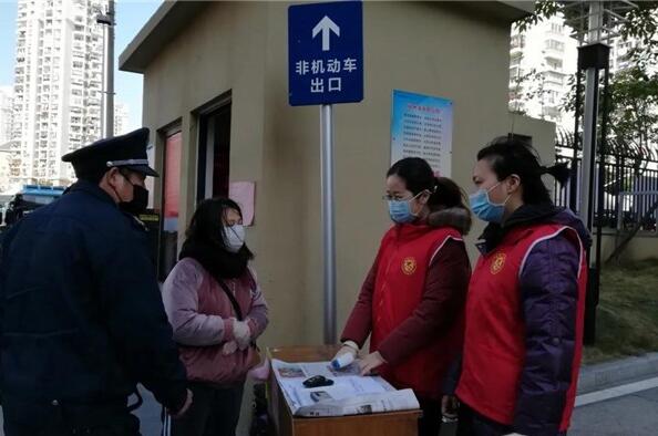 福州公交集团开展疫情防控党员志愿者进社区活动