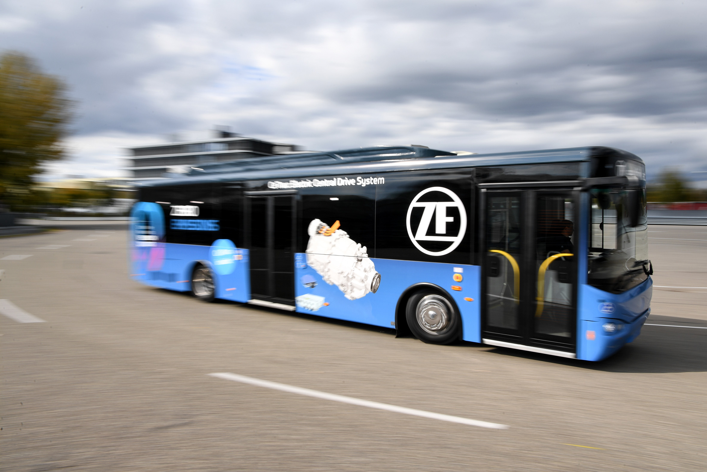 2-6_ZF_E-Mobility_CeTrax_Bus