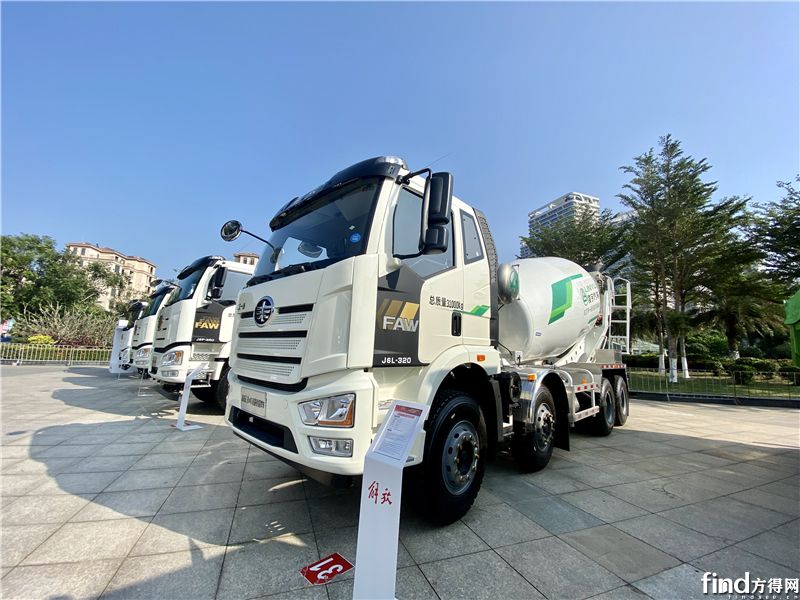 新J6L 8×4 国六 轻量化搅拌车